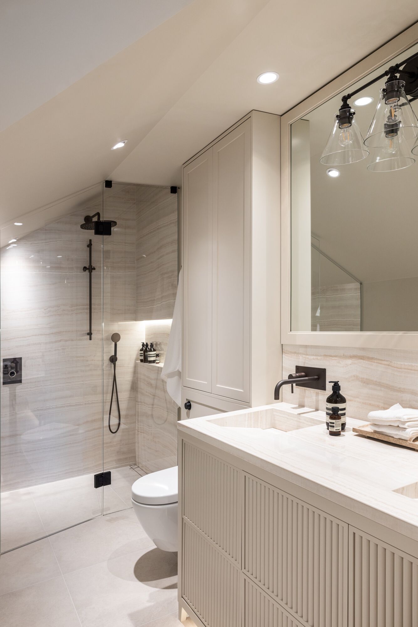 Bathroom with a double vanity in natural stone